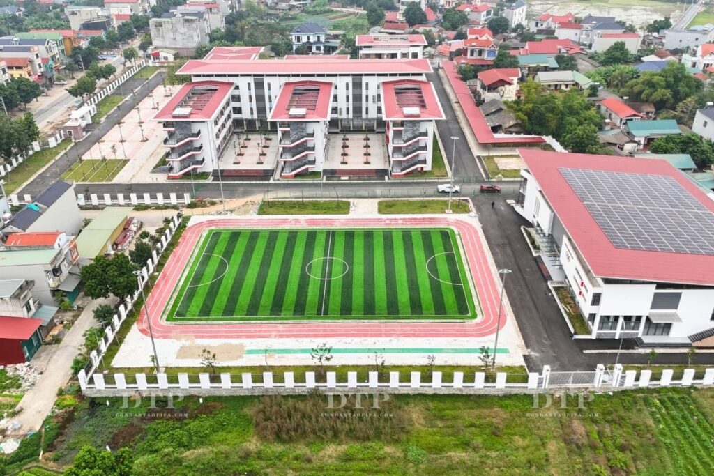 sân bóng đá tại Trường THCS Tam Dương 1