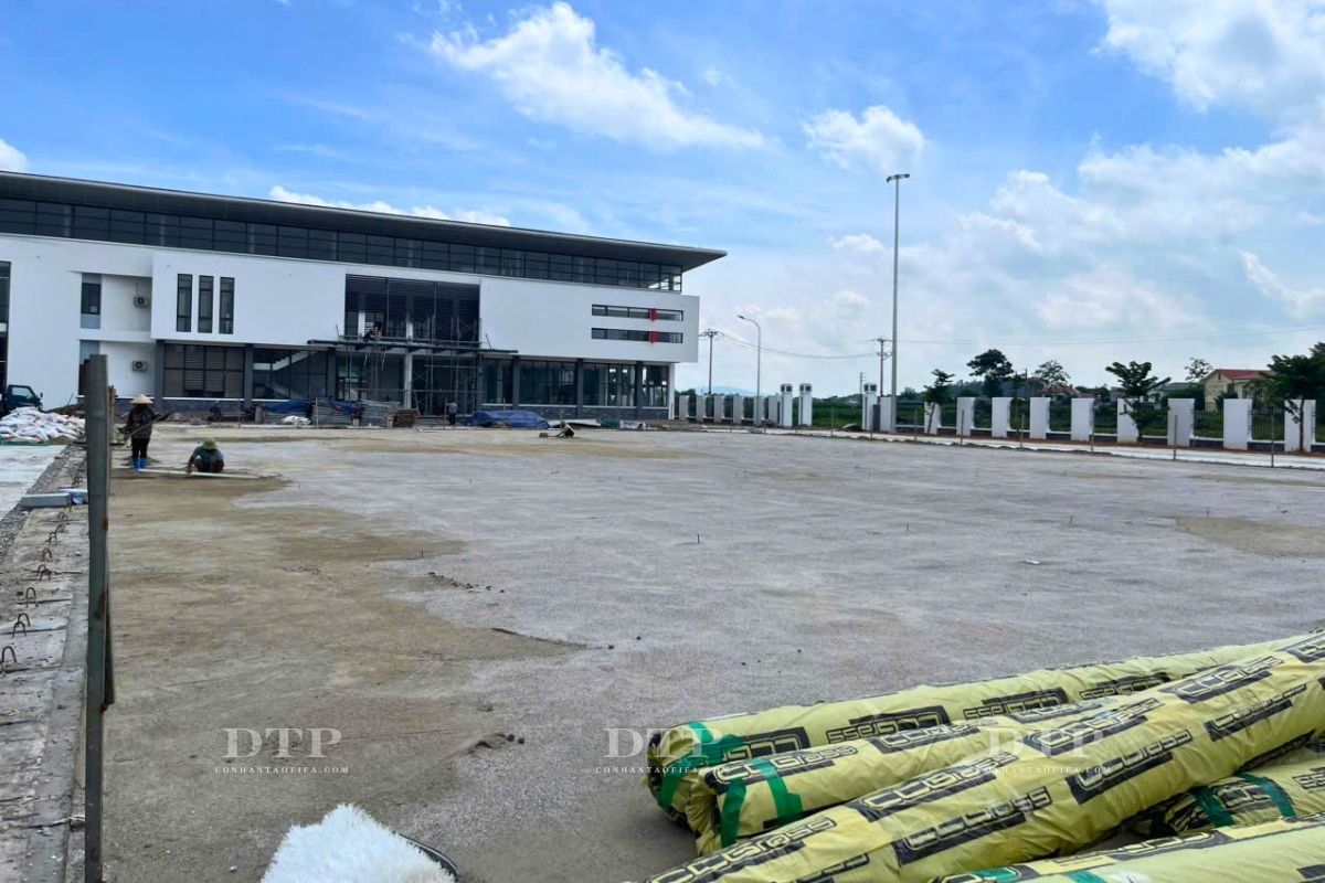 Qua trinh thi cong mat san THCS Tam Dương 1