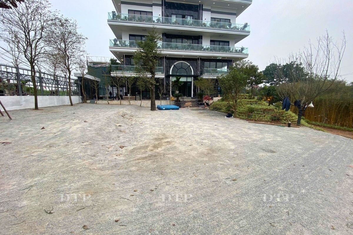 Tập kết cỏ đến công trình