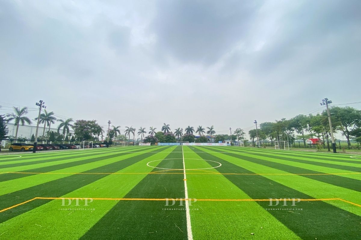 Sân bóng nội bài hoàn thiên 2